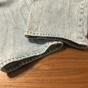 Abercrombie & Fitch The 90’s Straight Ultra High Rise Jeans Size 28 Light Wash thumbnail 9