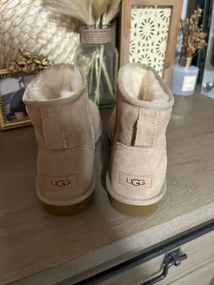 UGG Women’s Classic Mini Boots thumbnail 2