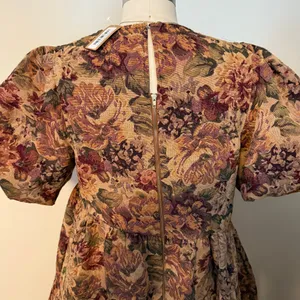 NWT Vestique Floral Puff Sleeve Jaquard Dress thumbnail 3