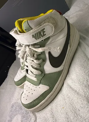 nike shoes court borough youth size 5.5 thumbnail 1