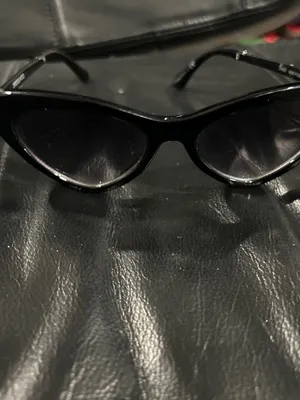 FRYE AND CO. Black Cat-Eye Sunglasses with Smoke Lenses thumbnail 8