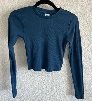 TNA Aritiza Women’s Blue Long Sleeve Ribbed Cropped Shirt Top Size Medium‎ thumbnail 1
