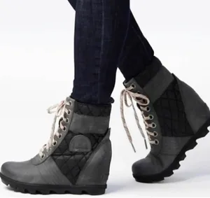 Sorel Lexi Wedge Boot Olive Green and Black Quilted Leather Ankle Boots Size 8 thumbnail 1