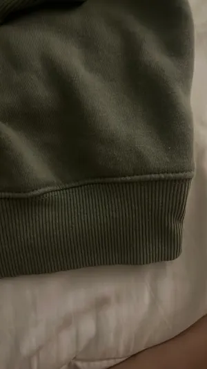 H&M green sweatshirt thumbnail 2