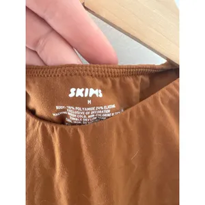 SKIMS Essential High Neck Bodysuit Brown Ochre Sleeveless Size M thumbnail 2