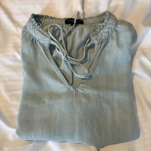 Velvet Heart Chambray Top Ruffle Sleeveless Tie Neck Casual‎ Casual Blouse-L thumbnail 1