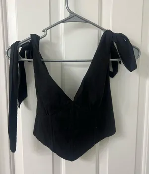 Black top thumbnail 1