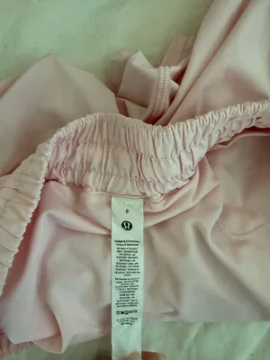 Lululemon Hotty Hot Low-Rise Lined Short 2.5 Strawberry Milkshake 8 thumbnail 4