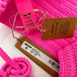 SKIMS Taffy PINK Women's Crochet Swim Scoop Bikini Top NWT Size XXS thumbnail 3