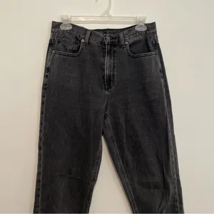 AMERICAN EAGLE AE Mom Jean Black Wash High Waisted High Rise Cropped Crop Ankle thumbnail 5