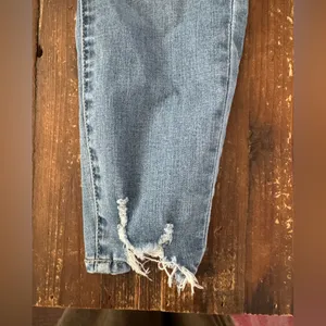 Articles of Society Women’s Heather High Waist Distressed Hem Crop Jeggings thumbnail 7