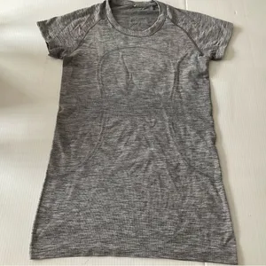 Lululemon Swiftly Tech Short Sleeve Crew Slate / White T Gray T Shirt Women Sz 8 thumbnail 2