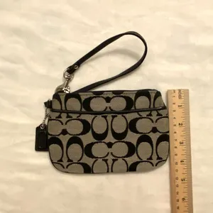 Vintage Coach Signature Black and Cream Wristlet thumbnail 10