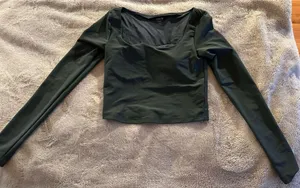 Long Sleeve Old Navy Powersoft Active Crop Top thumbnail 1