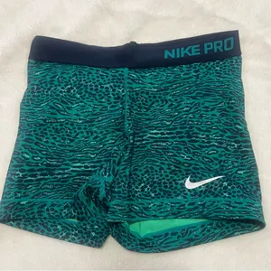 Nike Pro Green and Black Patterned Skirt thumbnail 2
