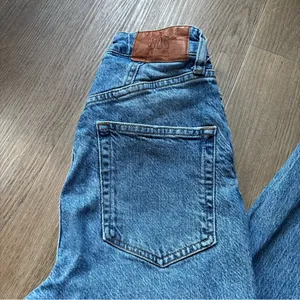 Urban Outfitters BDG Edie High Waisted Raw Hem Skinny Jeans Size 27 thumbnail 3