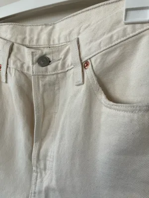 Cream Levi’s High Waisted Jeans thumbnail 2