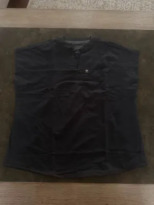 Fabletics Women's Evolve 3-Pocket Scrub Top with an Oversized Fit - MotionTech, 4-Way Stretch, Wrinkle-Resist, Anti-Shrink thumbnail 8