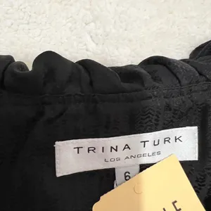 NWOT- Trina Turk Black Silk Sleeveless Top Size 6 thumbnail 2