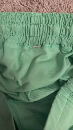 Green Lululemon hottie hot low rise 2.5 inch thumbnail 4