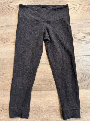 Lululemon Scrunch Waist Legs Cropped Leggings‎ Grey Size 4 Crop thumbnail 1
