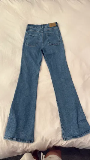 ZARA High-Rise Flare Jeans thumbnail 2