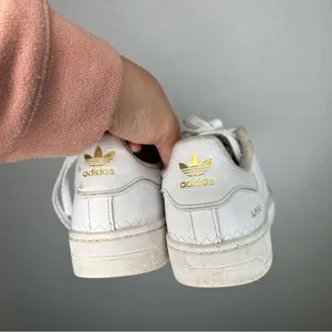Adidas | White Lace‎ Up Sneaker Shoe Woman’s 8.5 Superstar thumbnail 4