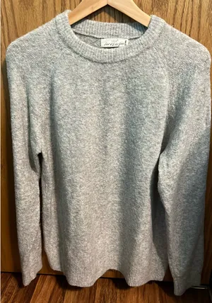 H&M Sweater thumbnail 1