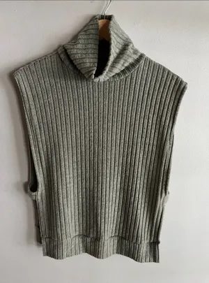 SHEIN Ribbed Turtleneck Side Slit Sweater Vest Size S thumbnail 1