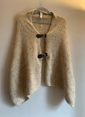 Simply Noelle Tan Knit Poncho with Buckle Accents Winter Top Pullover OS thumbnail 1