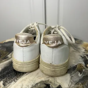 Veja V10 White Rose Gold Sneaker thumbnail 2