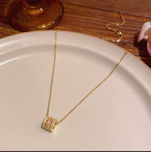 Vintage fashion Square pendant Necklace thumbnail 2