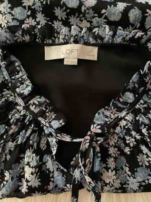 LOFT Women's Short Cap Sleeves VNeck Blouse Top Blue Floral Print l thumbnail 6