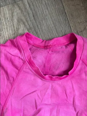 Lululemon Swiftly Tech Short Sleeve Shirt in a pink marbled dye pattern size 2 thumbnail 7
