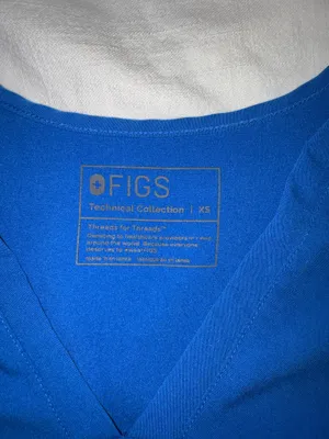 Casma FIGS Three-Pocket Top thumbnail 2