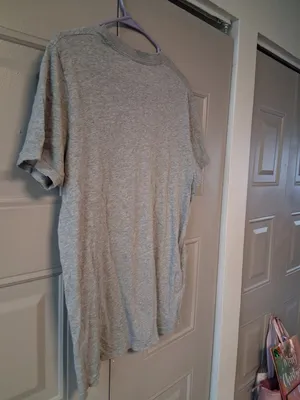 Hollister v-neck t-shirt bird logo on left chest short sleeve in gray grey size large. thumbnail 9