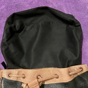 Liz Claiborne black and tan leather crossbody handbag in GUC thumbnail 10