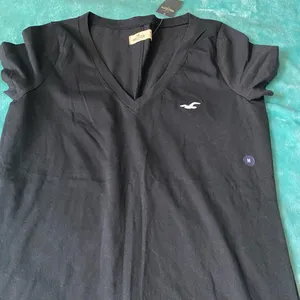 Hollister Women Black V Neck Tee thumbnail 2