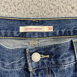 Levi's Low Pro Straight‎ Jeans Women 32 Dark Wash High Rise Distressed Denim thumbnail 3