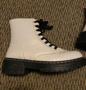 White Leather Boots Size 8 thumbnail 1