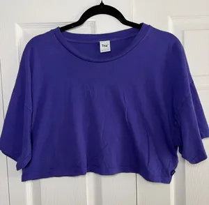 Tna Aritzia Cropped Boxy Tee Womens Size L Purple Streetwear Cotton T-Shirt thumbnail 1