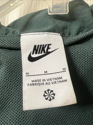 Nike Women's Sportswear Essential UV Protection Woven Coach Jacket thumbnail 4