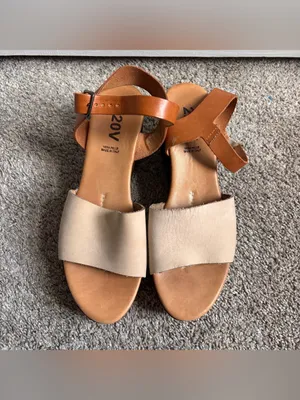 220V Italian Leather Beige Nubuck Wood Wedge Sandals Size 41 Beautiful 220V thumbnail 3