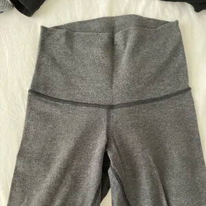 COPY - Grey cotton Lululemon leggings - size 4-6 thumbnail 3