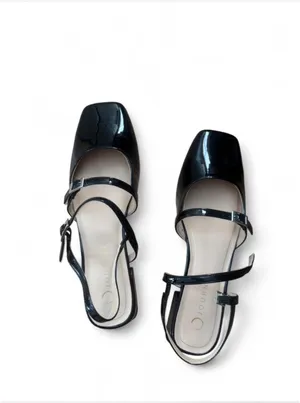 Journee Collection Black Patent Slingback Shoes thumbnail 2