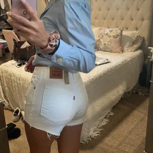 NWT Levi’s white high rise slim through hip shorts thumbnail 13
