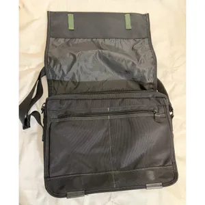Targus Unofficial Messenger Bag TSM104US Black‎ Nylon EUC Laptop Pockets thumbnail 2