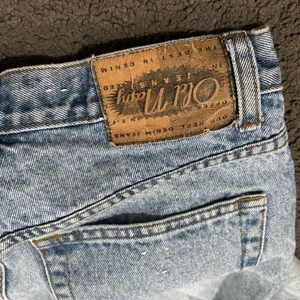 Old Navy Mom’s jeans Light Blue Straight Leg Women’s Jeans size 6 thumbnail 4