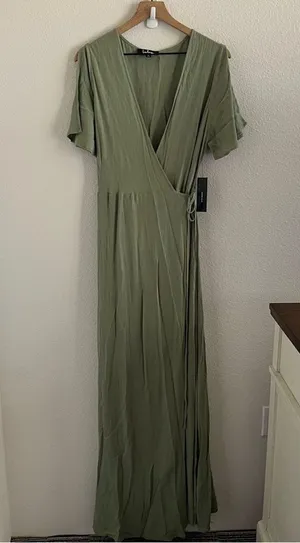 NWT Lulus Much Obliged Wrap Maxi Dress Green Style RD3537A Large thumbnail 2