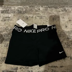 NWT Nike Black Pro 3" Shorts Size Large thumbnail 2
